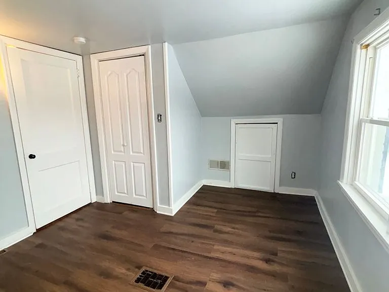 110 Victory Dr — Photo 10
