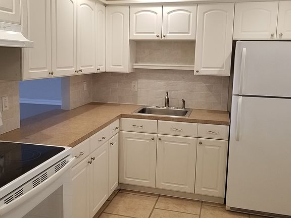 4th image of 604 NE 2nd St APT 418