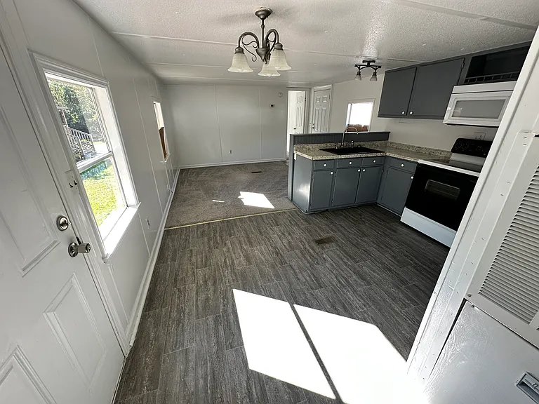 20 Paige Ave — Photo 5