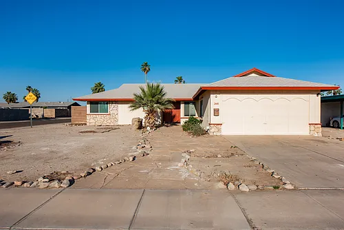 2448 S Engler Ave Photo 1