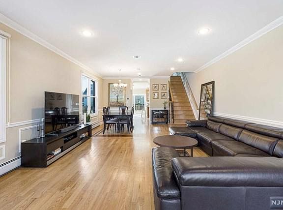 4th image of 1156 15th St #1156