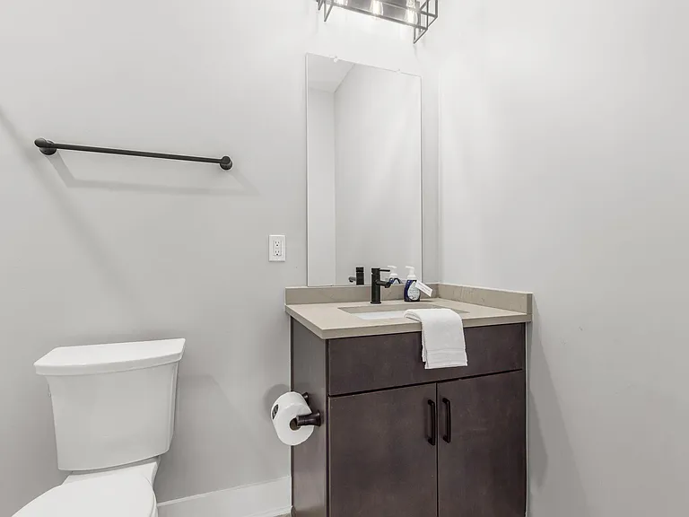 1247 Perry St — Photo 23