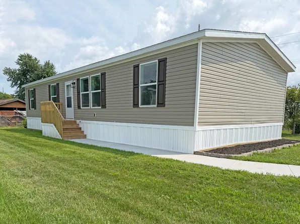 14876 Washington Rd Trailer 118, West Burlington, IA 52655