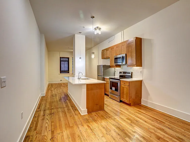 304A E Grace St #203 — Photo 10