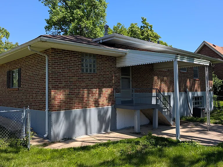 9320 Sterling Pl — Photo 2