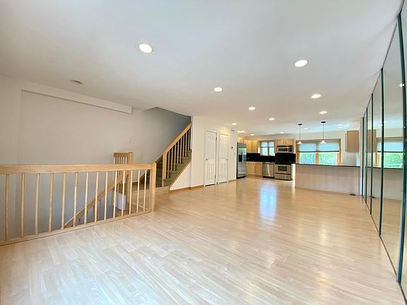 5th image of 222 Grasmere Dr