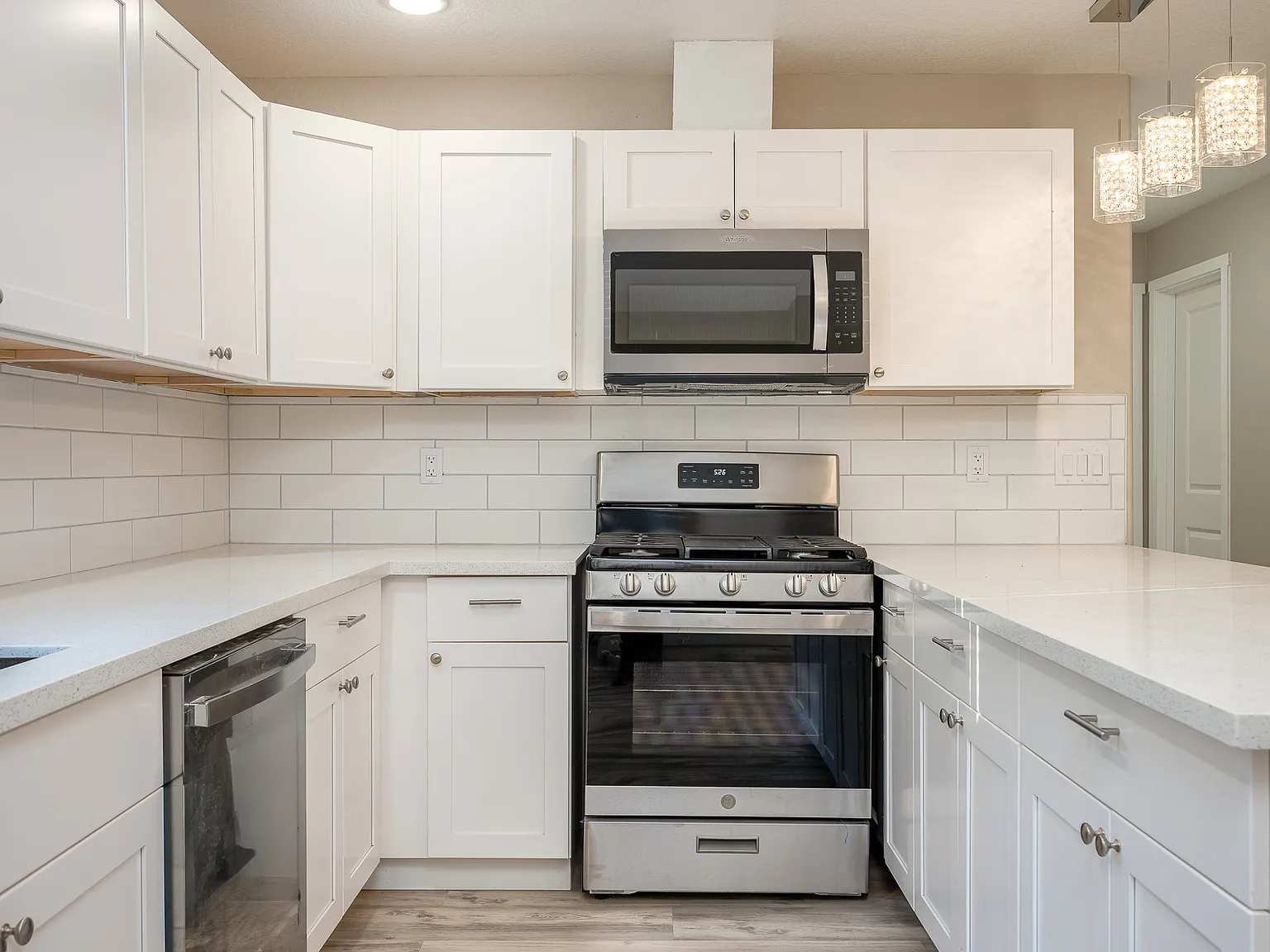 2 bed, 800 sqft, $1,975 — Photo 3
