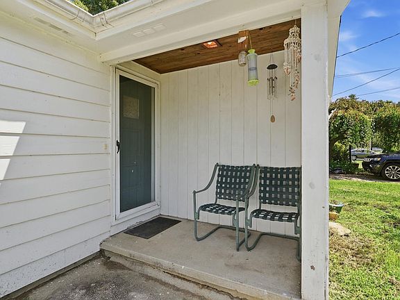 3rd image of 108 Riverside Dr