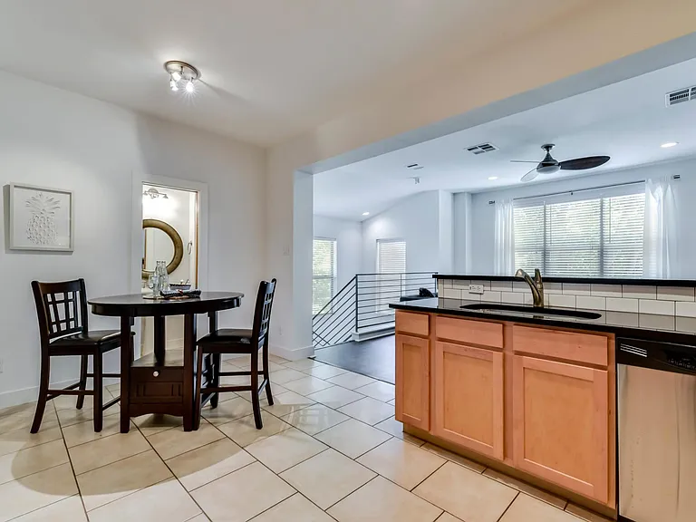 2608 E 6th St #8 — Photo 7