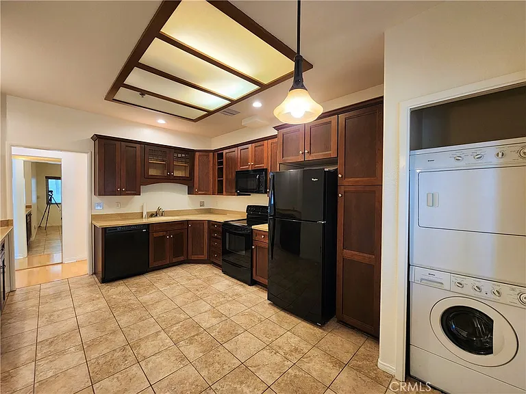 10630 Moorpark St #104 — Photo 13