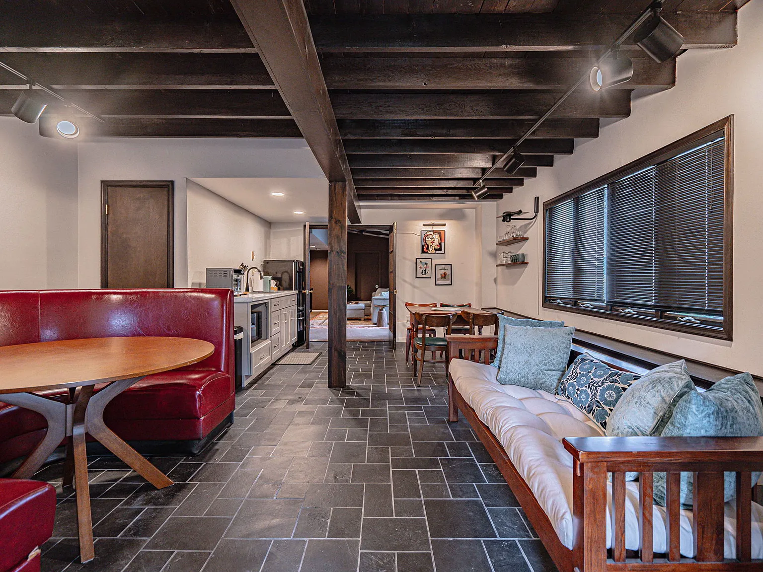 3 bed, 1922 sqft, $3,000 — Photo 3