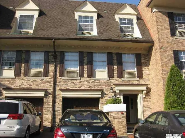 1412 Michael Pl, Bayside, NY 11360