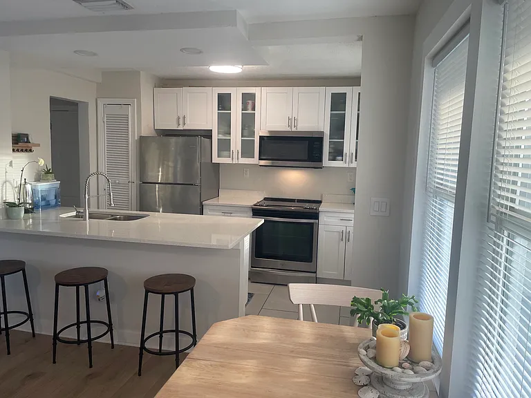 221 S Hale Ave #B — Photo 7