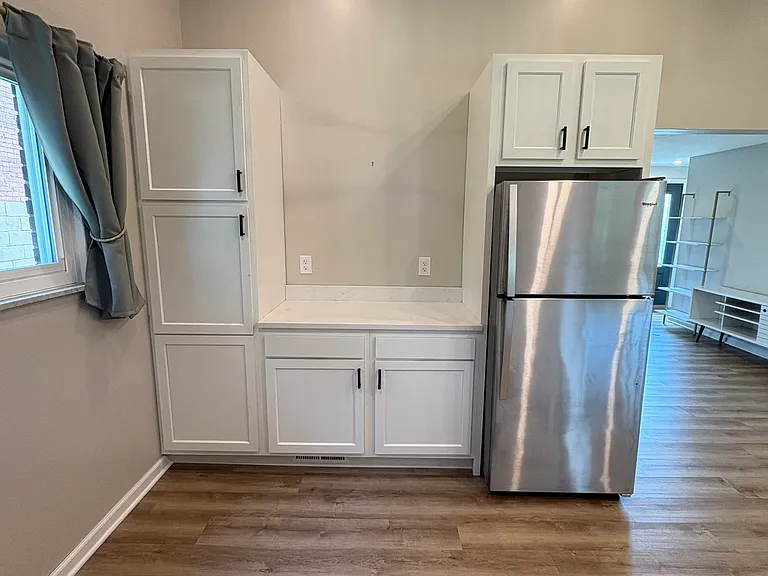 1624 Sillview Dr — Photo 2