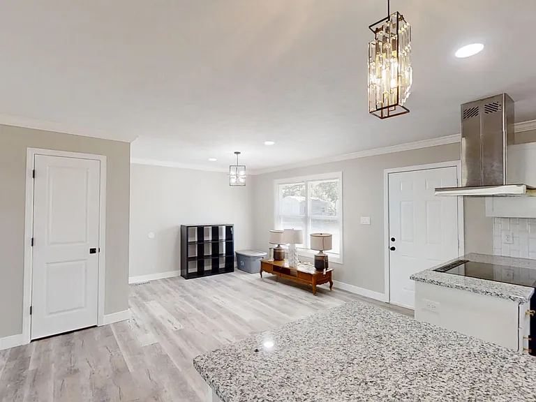 1022 Oakdale Rd — Photo 6