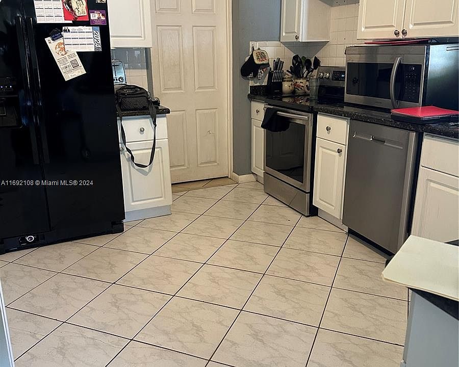 2nd image of 799 NE 39th St