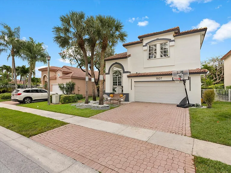 1607 SW 157th Ave — Photo 4