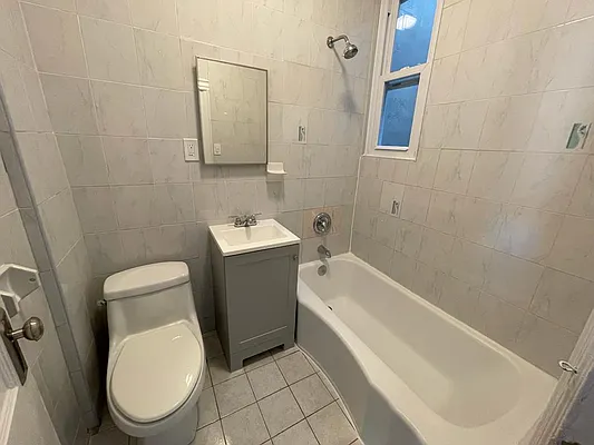 Rented by Nooklyn NYC LLC | media 18