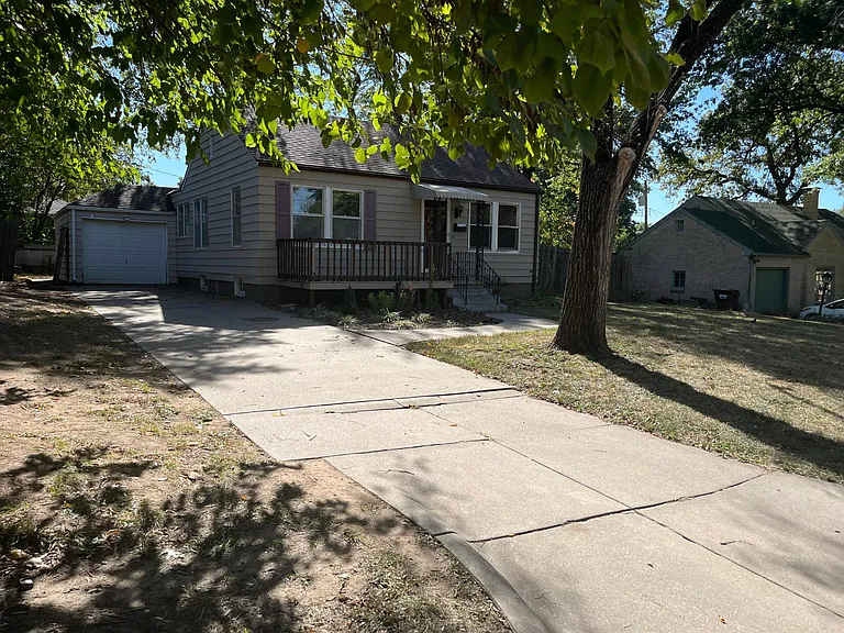 3301 E Bayley St — Photo 2