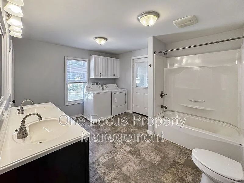 2 bed, 1.0 bath, $995 — Photo 4