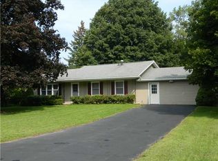 6190 Doe Haven Dr, Farmington, NY 14425