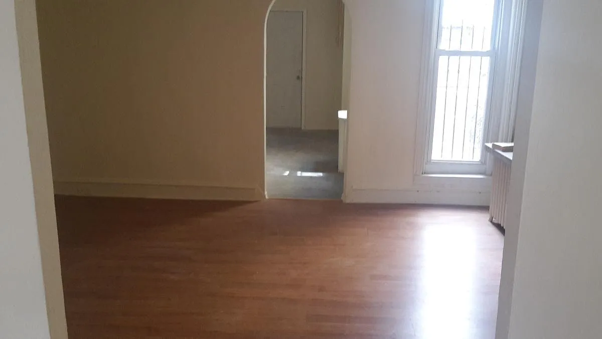 3 bed, 1200 sqft, $1,400 — Photo 2
