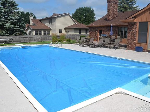 4th image of 7595 Laurie Ln N