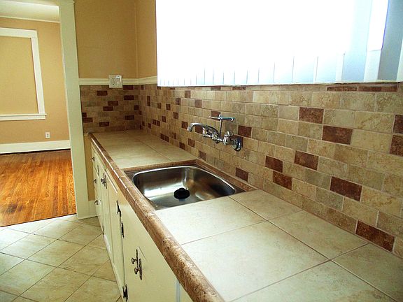 Brand new sinks and countertops!