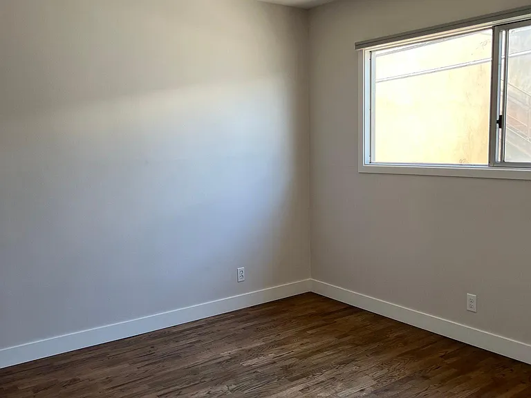 636 N Flores St #4 — Photo 12