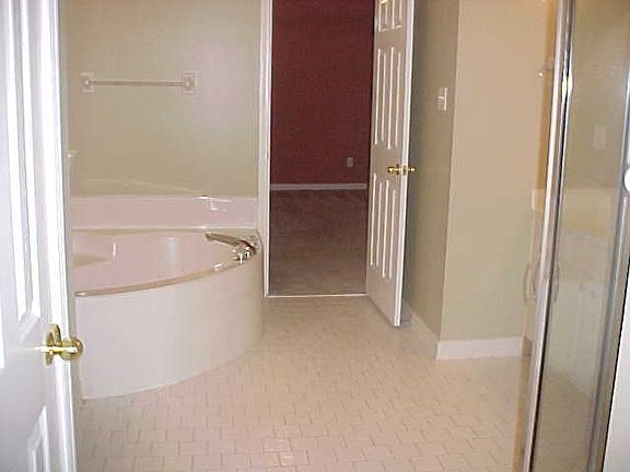 3rd image of 8701 Overcup Oaks Dr