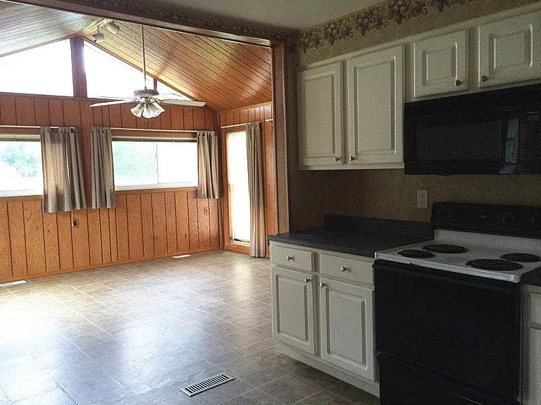 643 Village Square Dr — Photo 6