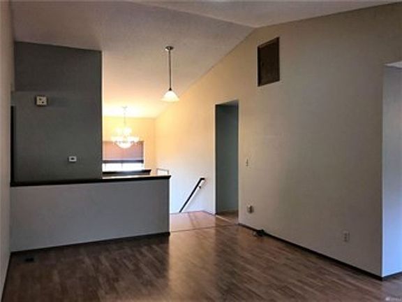 5th image of 13840 Crestview Cir NW