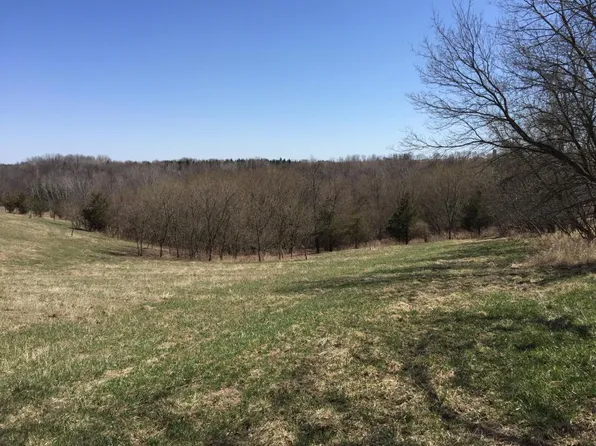 42798 Stoehr Dr, Dakota, MN 55925