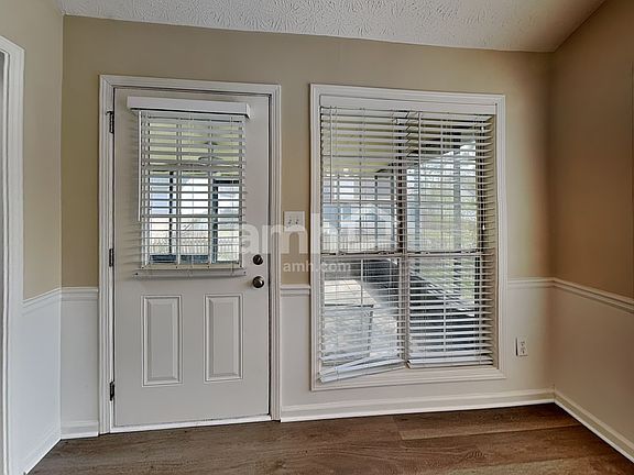 5th image of 2880 Camelot Woods Dr