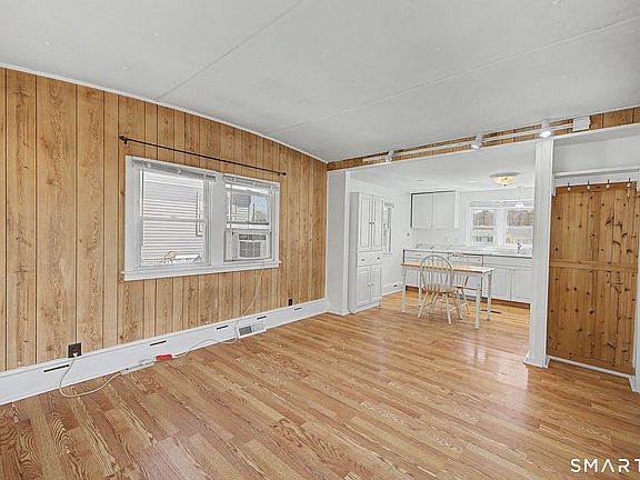 4th image of 32 Greenlawn Drive