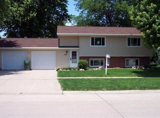518 E 48th St, Kearney, NE 68847