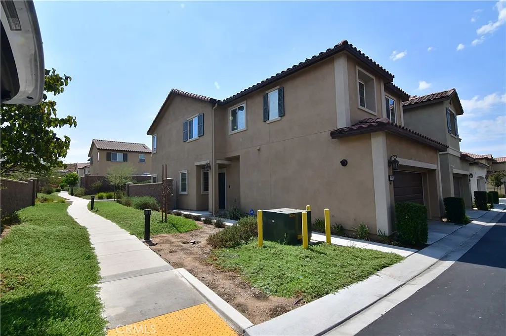 4 bed, 1818 sqft, $3,400 — Photo 1