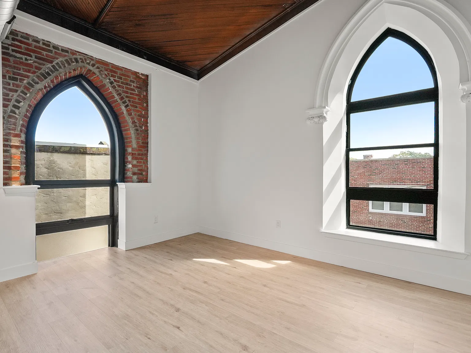 2 bed, 1100 sqft, $2,200 — Photo 2
