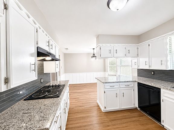 2nd image of 4110 Shamrock Dr