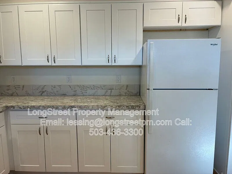 3 bed, 1.5 bath, 1383 sqft, $2,395 — Photo 4