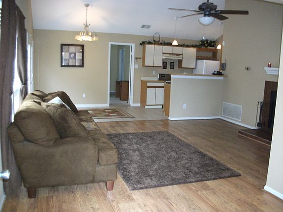 2nd image of 307 Teakwood Ln