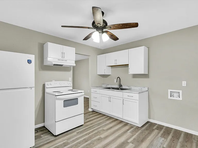 1306 Ellis Dr — Photo 8