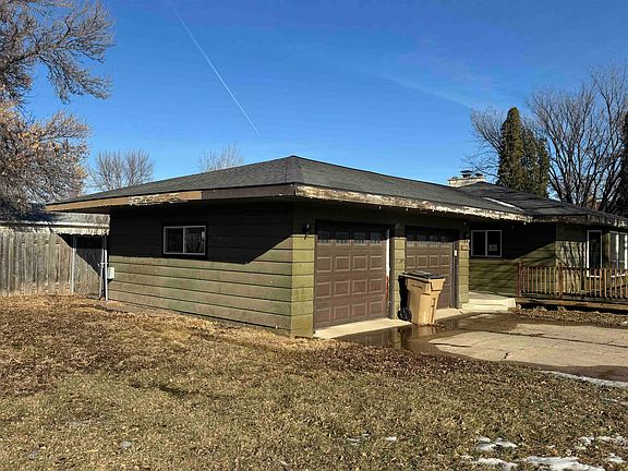 2nd image of 1000 7th Ave NW