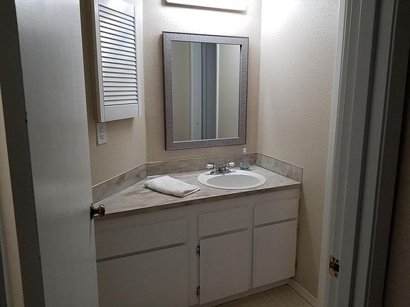 4th image of 23507 Lakeview Dr Unit B103