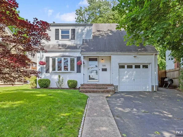 585 Grand Ave, Leonia, NJ 07605