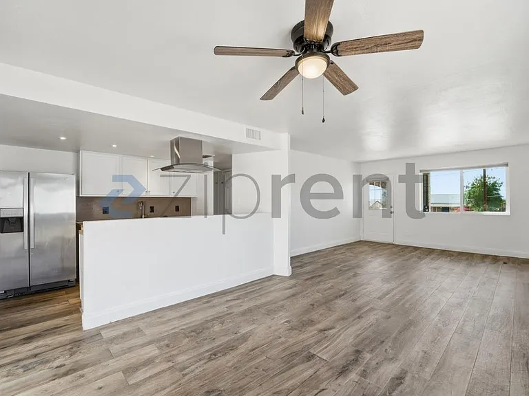 9037 N 14th St — Photo 12