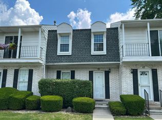 65 Stratford Ln, Rochester, MI 48309