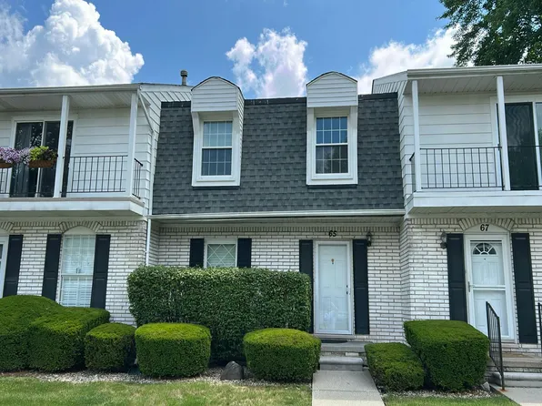 65 Stratford Ln, Rochester, MI 48309