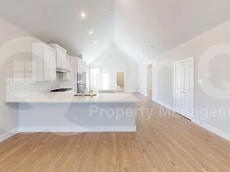 324 Palo Duro St — Photo 6