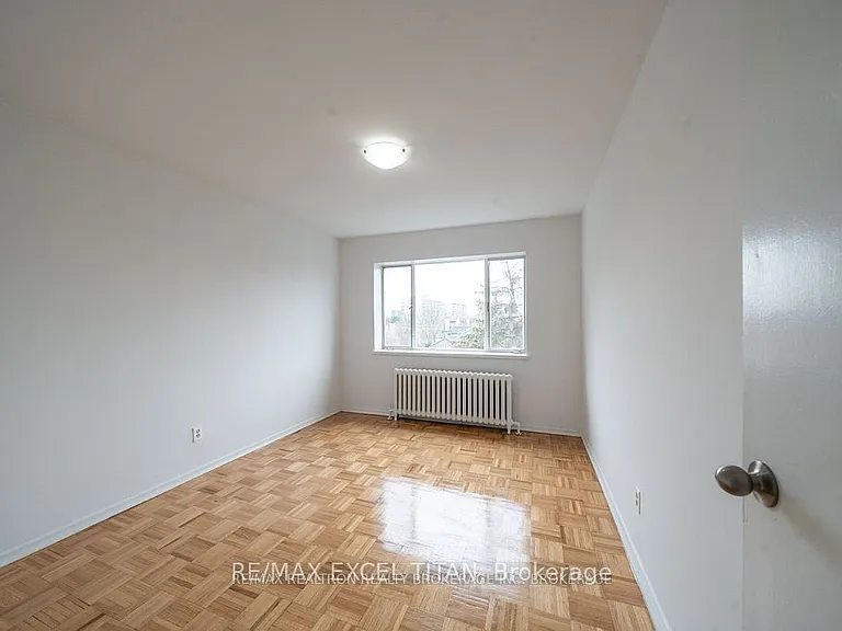 799 Robinson St #4 — Photo 5